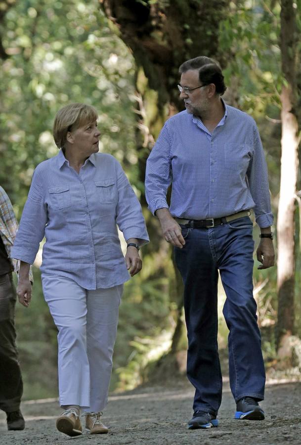 Angela Merkel y Mariano Rajoy recorren parte del Camino de Santiago.
