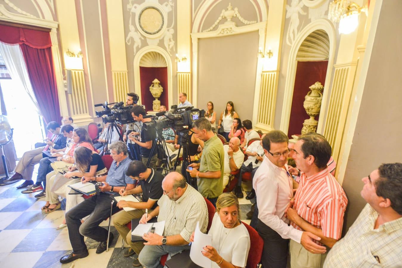 Viernes 5 de septiembre: El 'Caso Astorga' llega al Pleno Municipal del Ayuntamiento de Badajoz. Alberto Astorga fue destituido como concejal de Policía Local  el pasado martes por el Alcalde Francisco Javier Fragoso.