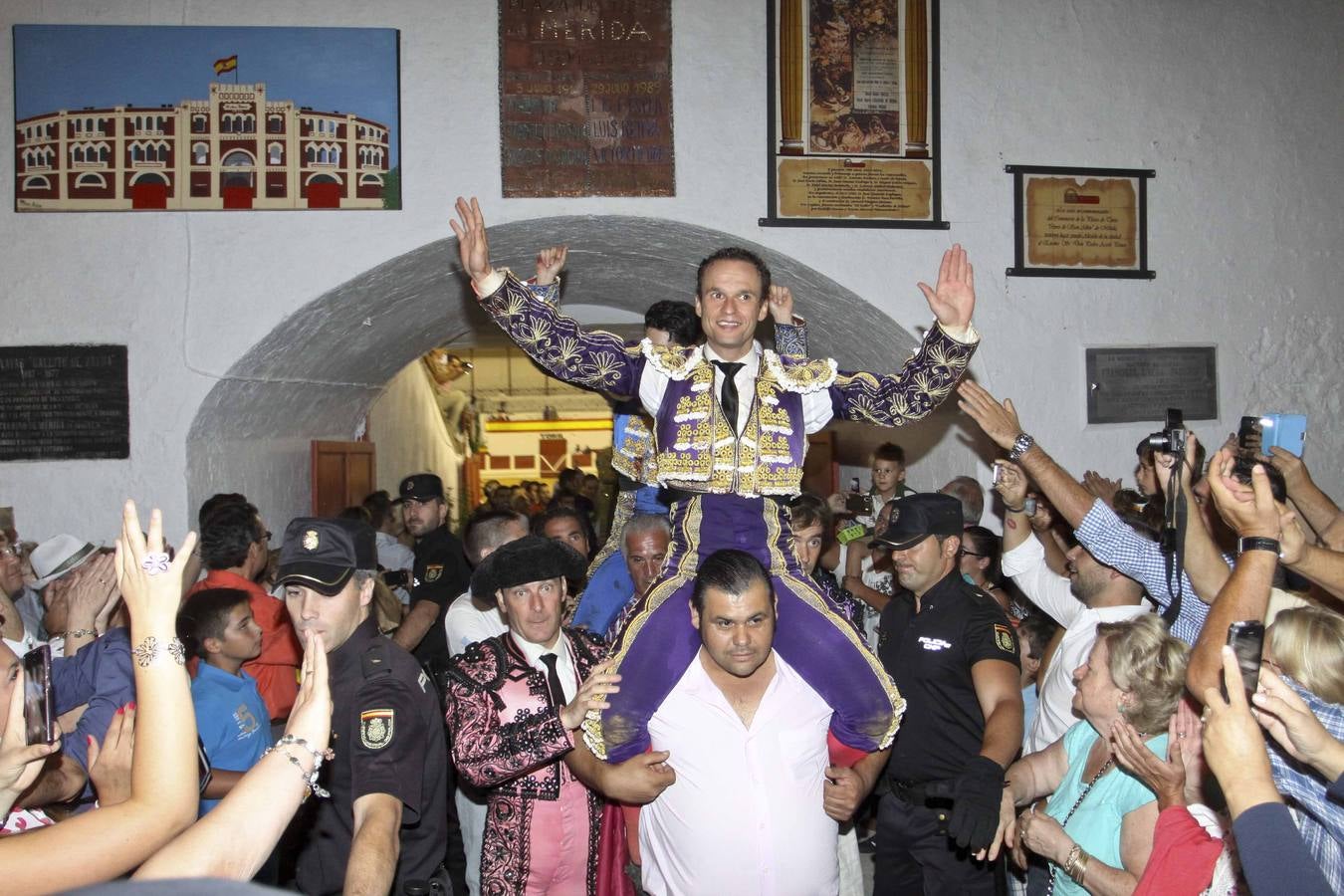 Tarde triunfal de Mora, Ferrera y Talavante en Mérida
