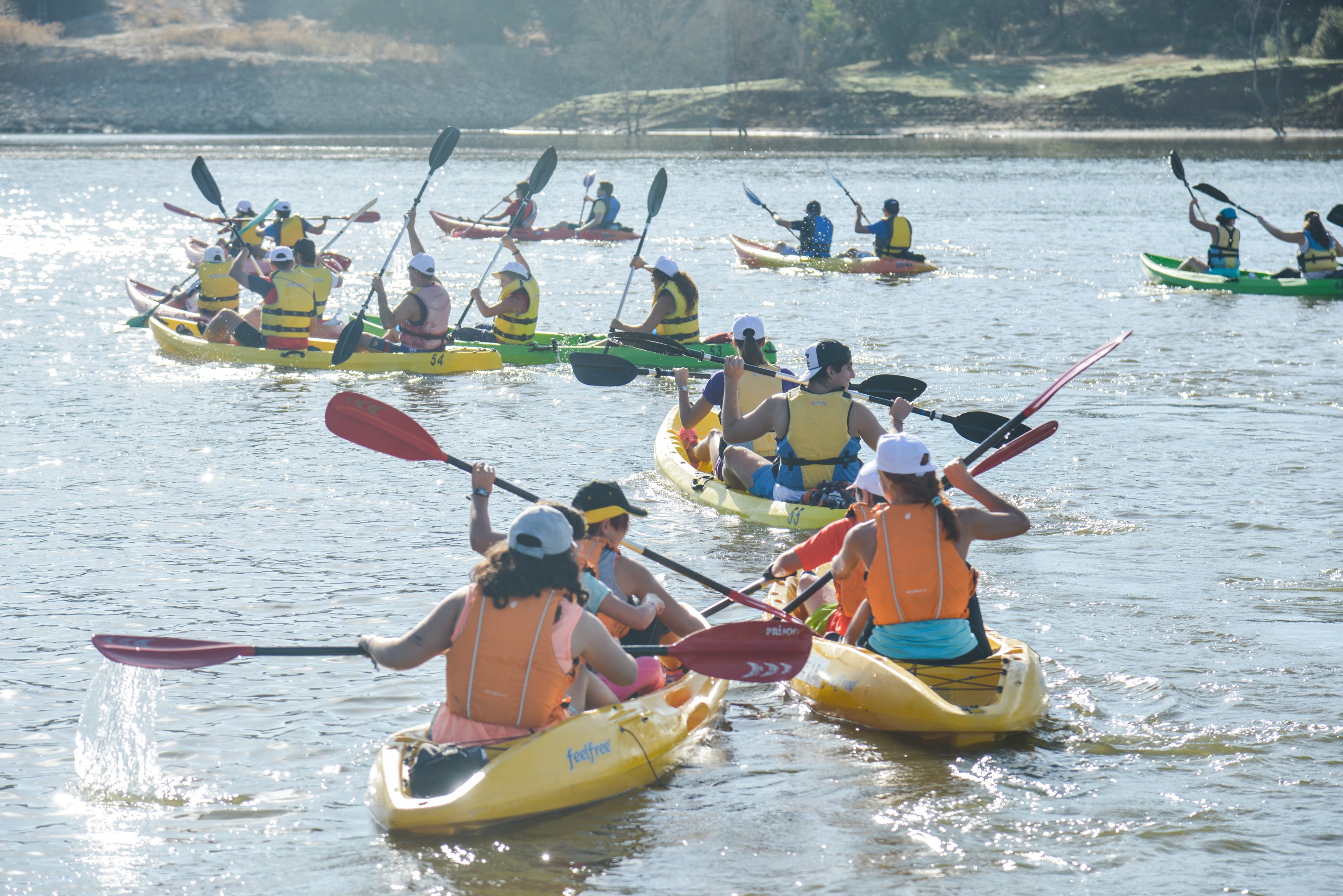 150 piragüistas participan en el III Descenso de Alqueva