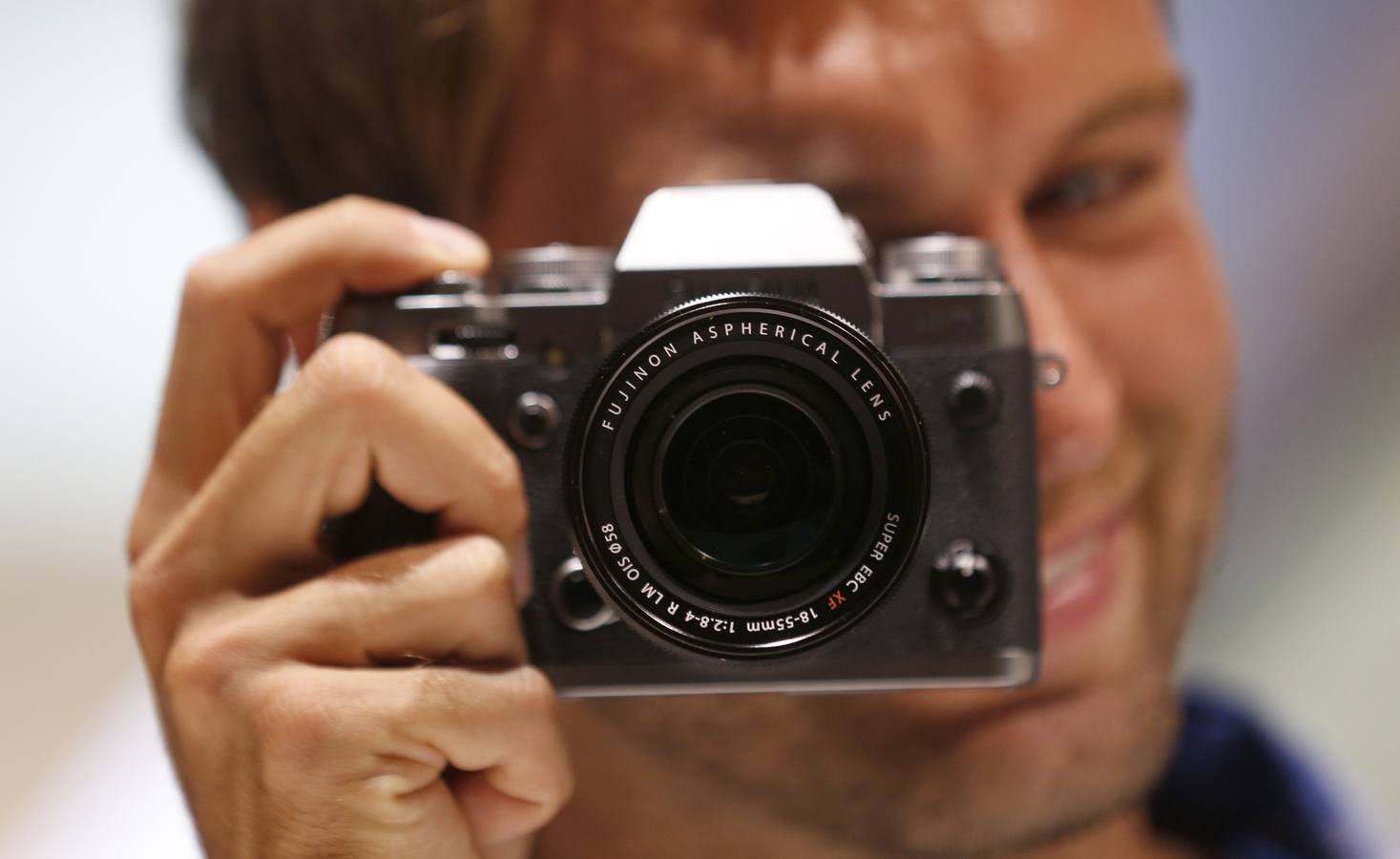 Lunes 15 de septiembre: Cerca de 1070 compañías de 51 países presenta sus novedades en la feria 'Photokina 2014' en Colonia, que se celebra del 16 al 21 de septiembre de 2014. Fotos: EFE/Reuters