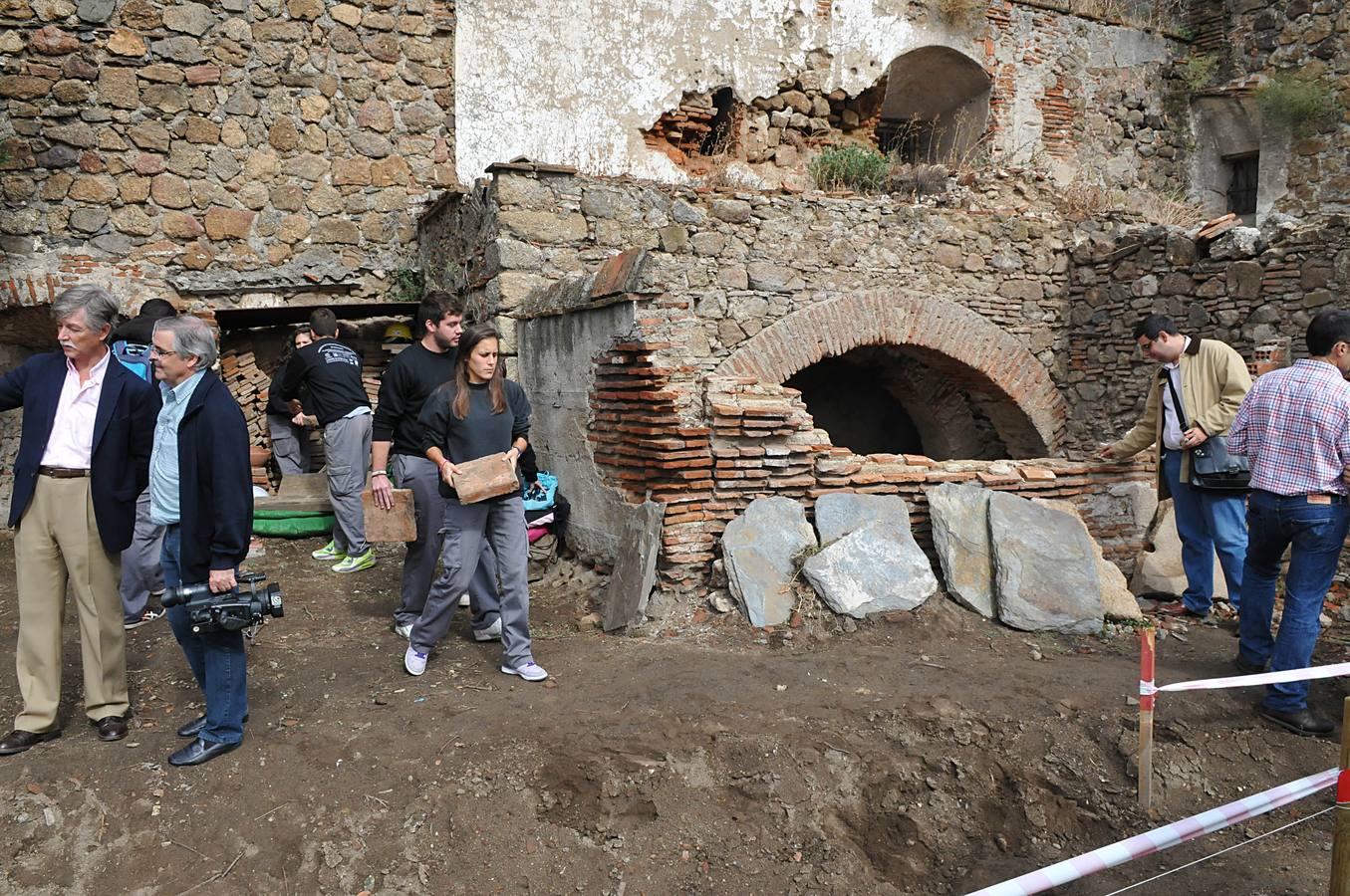 Los trabajos en la barbacana sacan  a la luz nuevos vestigios históricos