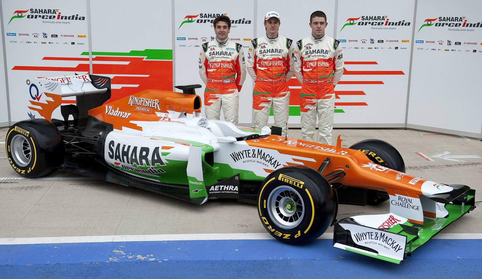 Jules Bianchi (i), durante la presentación del nuevo monoplaza de de Force India en 2012.