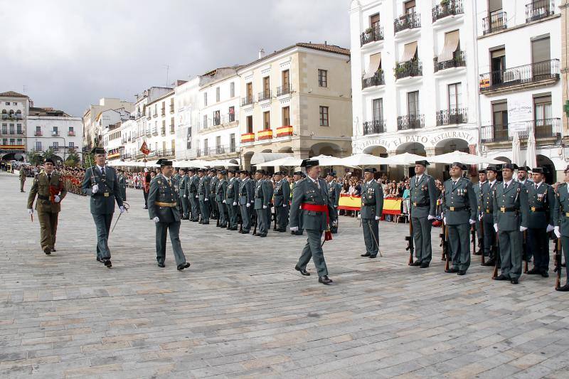 3.000 personas en el primer acto de la Guardia Civil en la Plaza Mayor