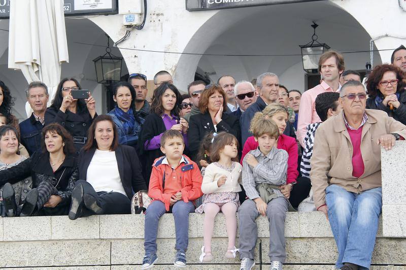 3.000 personas en el primer acto de la Guardia Civil en la Plaza Mayor