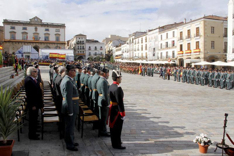 3.000 personas en el primer acto de la Guardia Civil en la Plaza Mayor