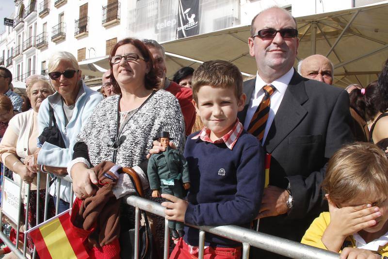 3.000 personas en el primer acto de la Guardia Civil en la Plaza Mayor