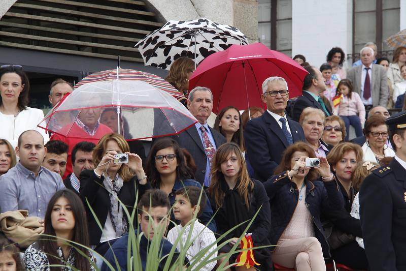 3.000 personas en el primer acto de la Guardia Civil en la Plaza Mayor