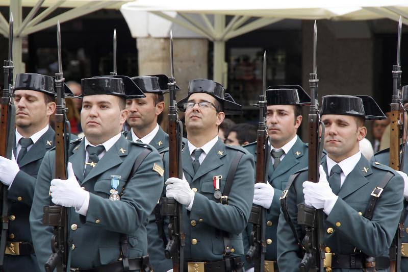 3.000 personas en el primer acto de la Guardia Civil en la Plaza Mayor