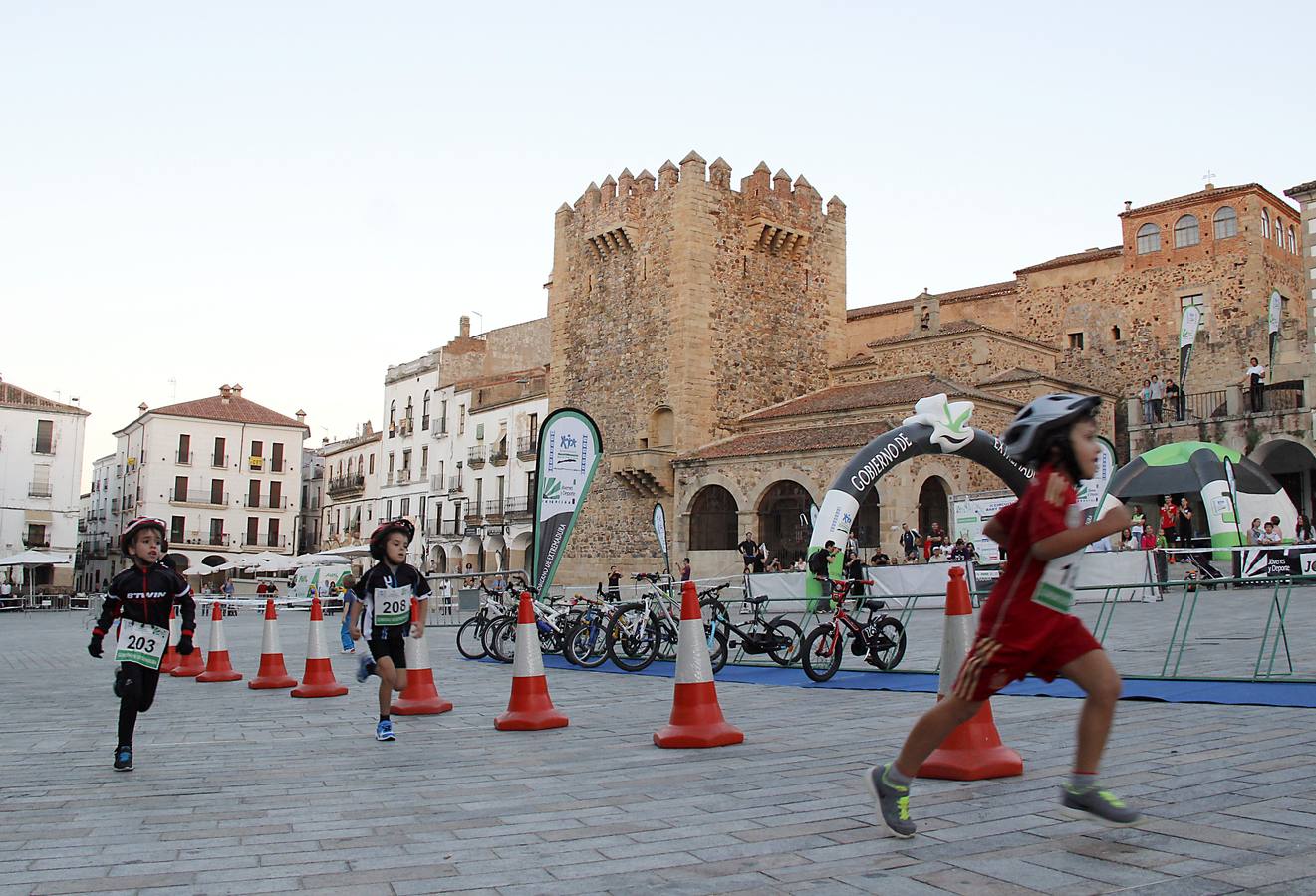 La Plaza Mayor de Cáceres acoge el II Circuito Baby Duatlón