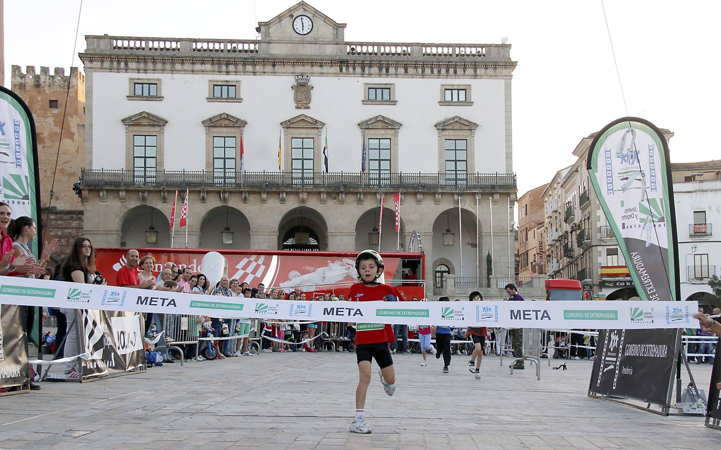 La Plaza Mayor de Cáceres acoge el II Circuito Baby Duatlón