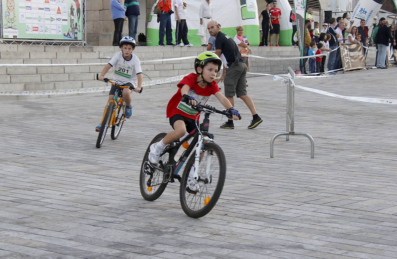 La Plaza Mayor de Cáceres acoge el II Circuito Baby Duatlón