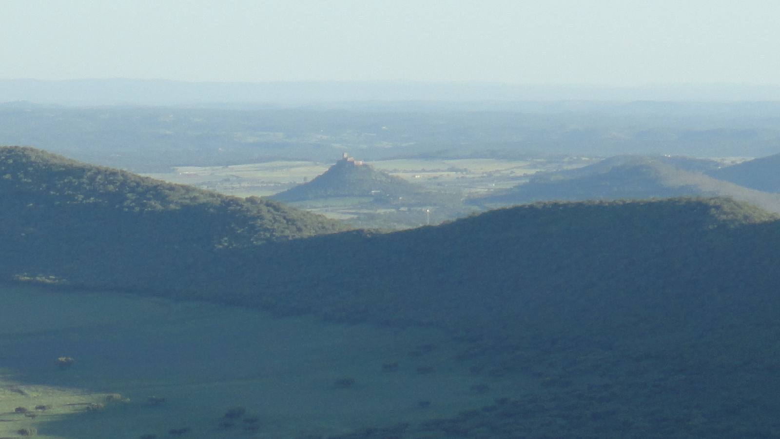 Castillo de Alconchel desde la Sierra de Alor en Olivenza