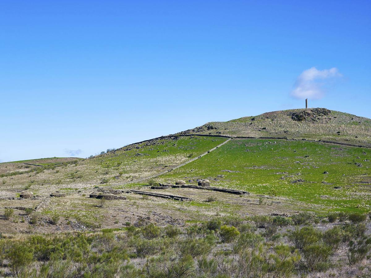 Vista general del conjunto de chozos y corralas