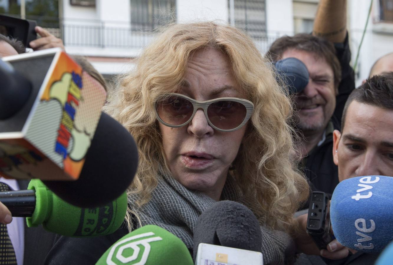 Jueves, 20 noviembre: El Palacio de Dueñas en Sevilla falleció la duquesa de Alba, Cayetana Fitz-James Stuart, cuya capilla ardiente quedó instalada en el Ayuntamiento hispalense. Fotografía: EFE/Julio Muñoz