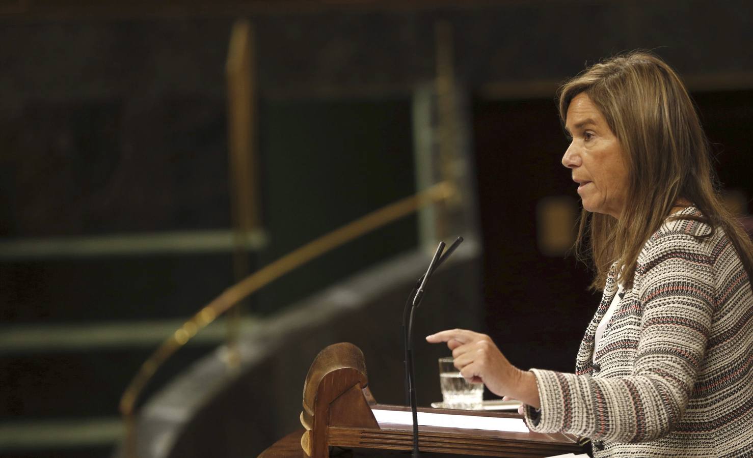 Miércoles, 26 de noviembre: La ministra de Sanidad, Ana Mato, que presentó su dimisión, tras la publicación del auto del juez Pablo Ruz sobre el caso Gürtel. Fotografía: Agencias