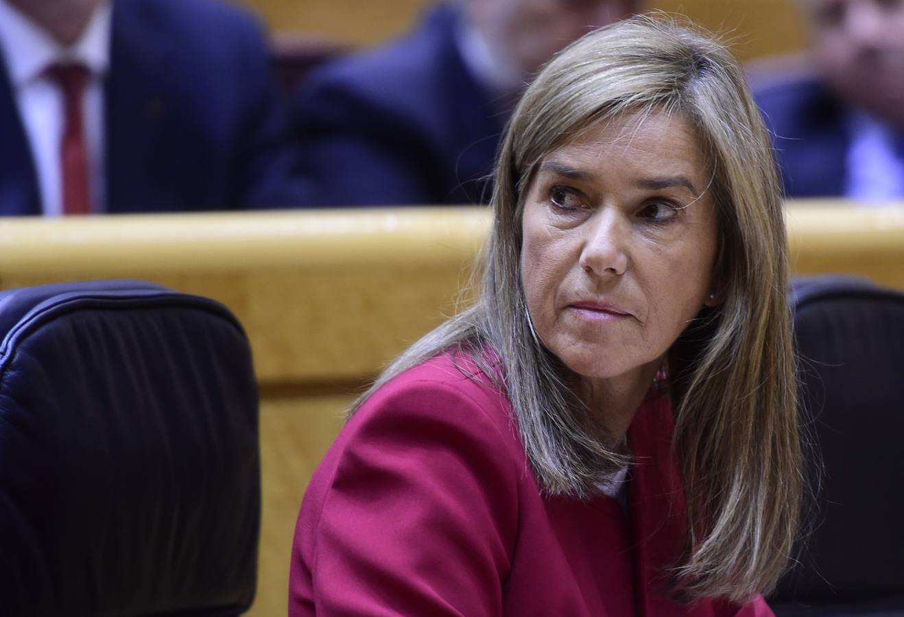 Miércoles, 26 de noviembre: La ministra de Sanidad, Ana Mato, que presentó su dimisión, tras la publicación del auto del juez Pablo Ruz sobre el caso Gürtel. Fotografía: Agencias