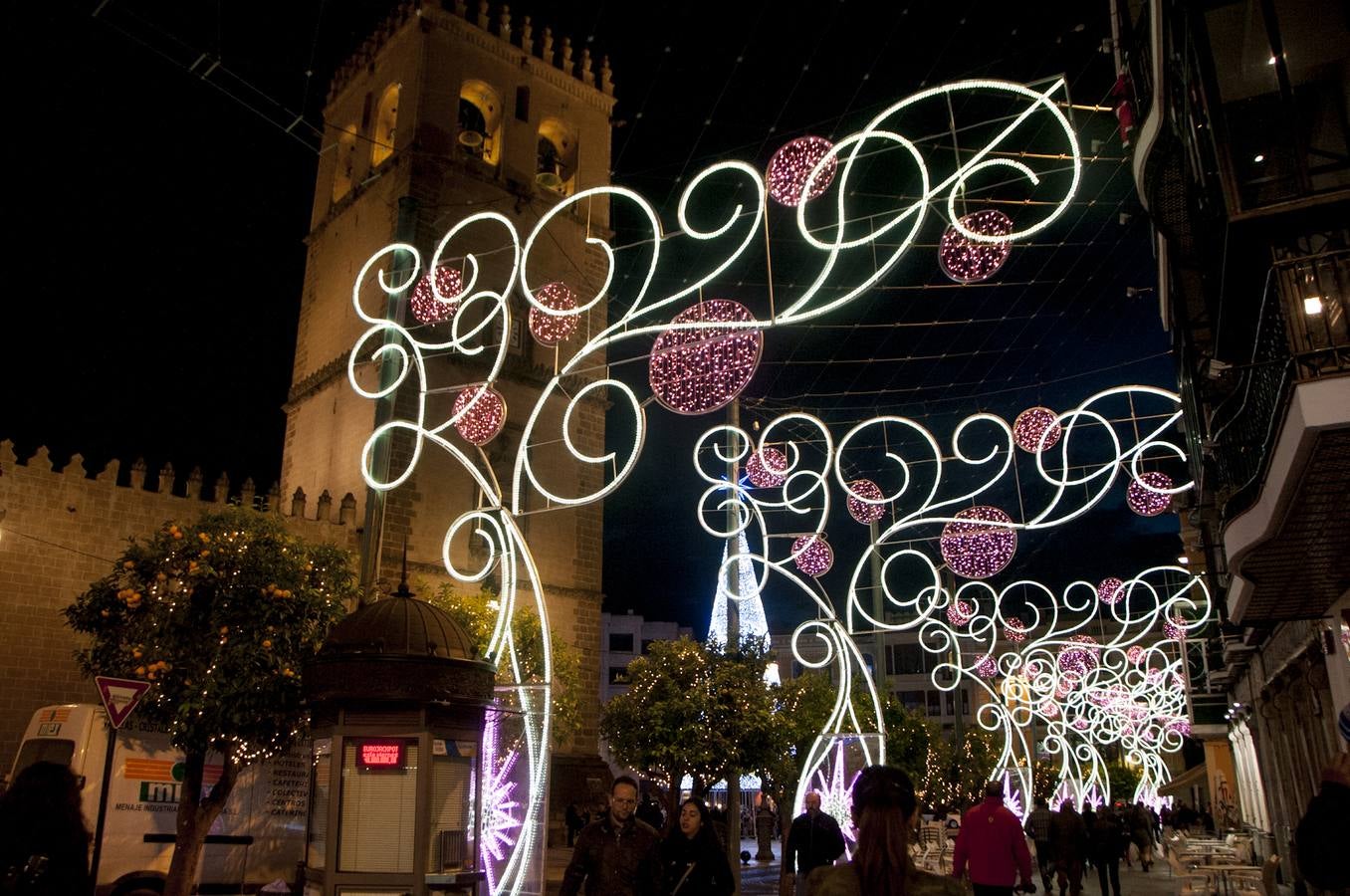 Jueves, 28 de noviembre. Ya es Navidad en Badajoz. En este día se produjo el encendido de las luces navideñas en la capital pacense. Fotografía: Pakopí