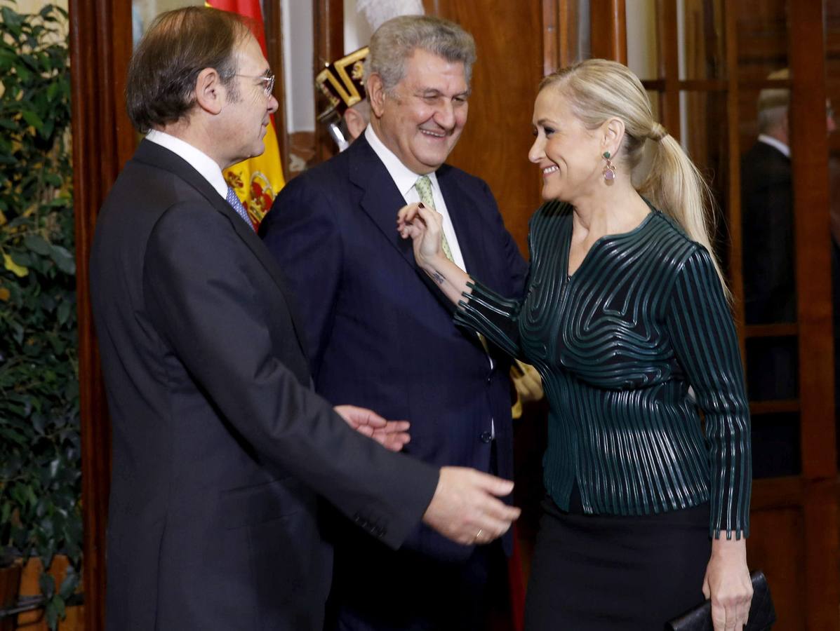 La delegada del Gobierno en Madrid, Cristina Cifuentes, a su llegada al acto de la conmemoración del 36 aniversario de la Carta Magna.