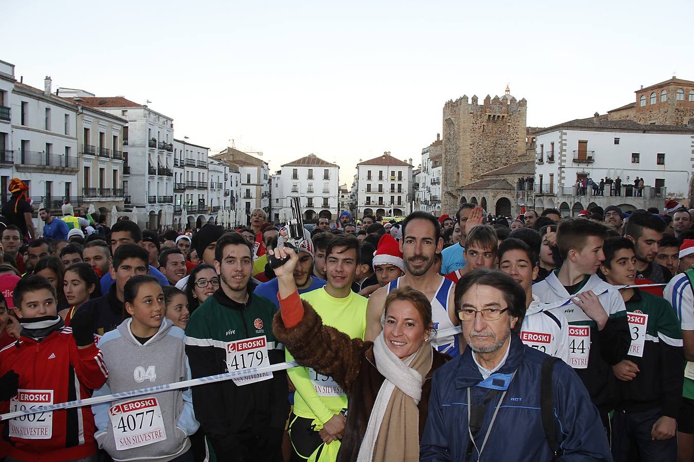 6.000 personas despiden el año corriendo en la San Silvestre cacereña