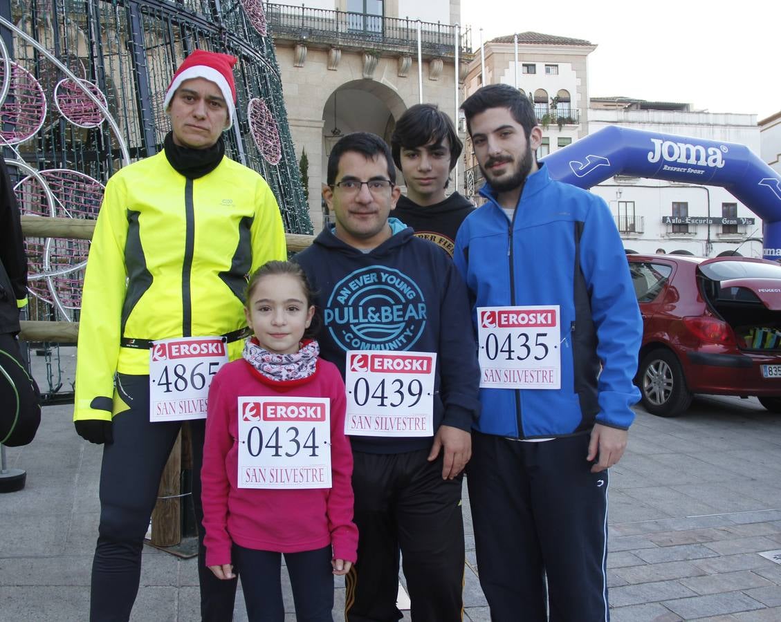 6.000 personas despiden el año corriendo en la San Silvestre cacereña