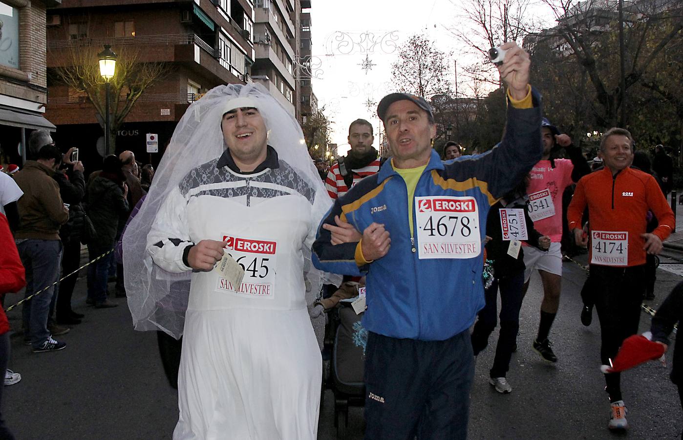 6.000 personas despiden el año corriendo en la San Silvestre cacereña