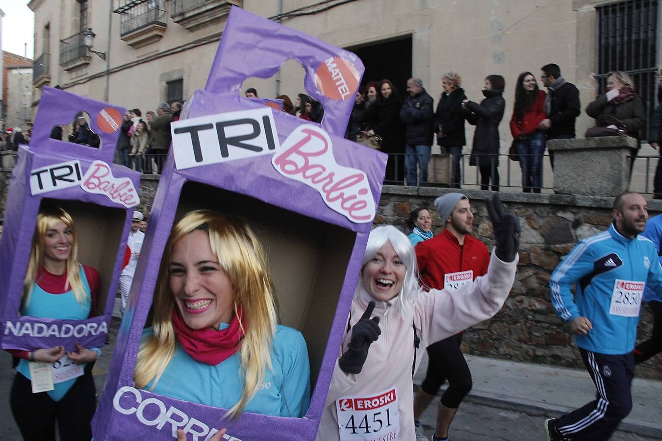 6.000 personas despiden el año corriendo en la San Silvestre cacereña