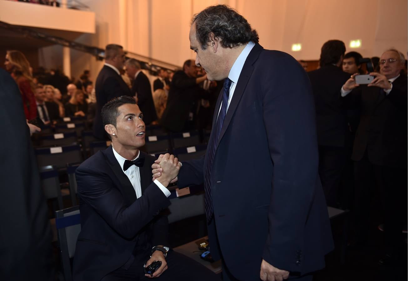 Lunes, 12 de enero. El delantero portugués del Real Madrid, Cristiano Ronaldo, logra su tercer Balón de Oro otorgado durante la gala de la FIFA celebrada en Zúrich, Suiza. Fotografías: Agencias