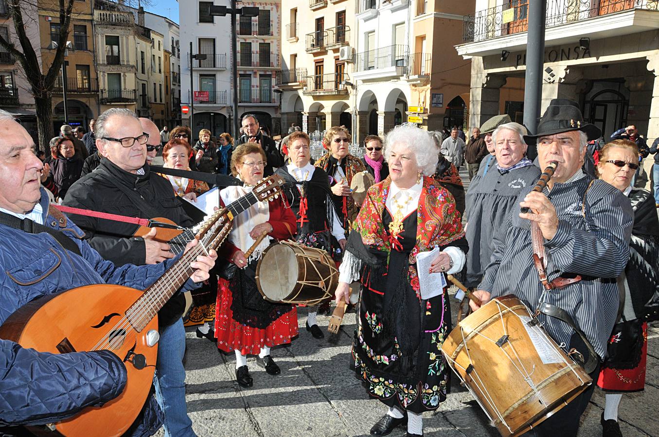 Plasencia celebra el día de San Fulgencio con migas en la Plaza Mayor