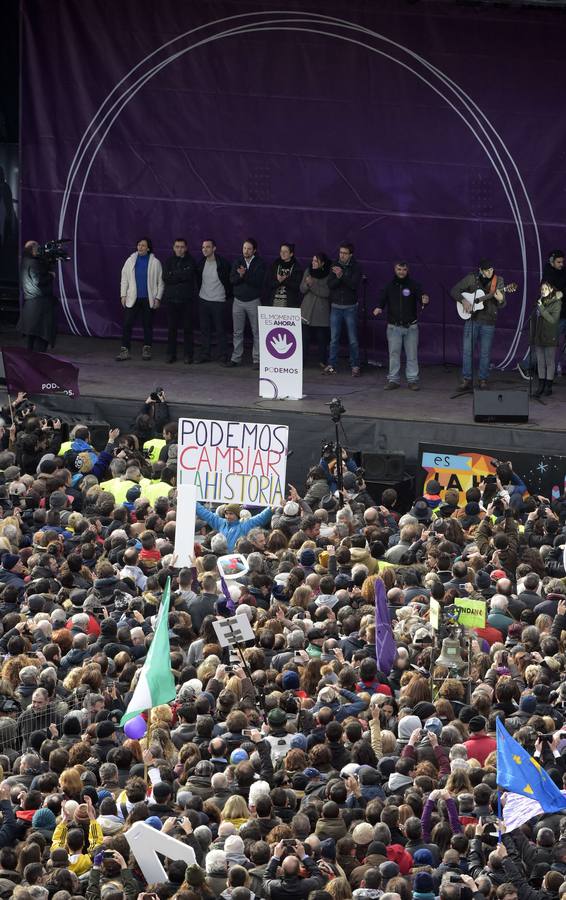Miles de personas, en la Puerta del Sol.