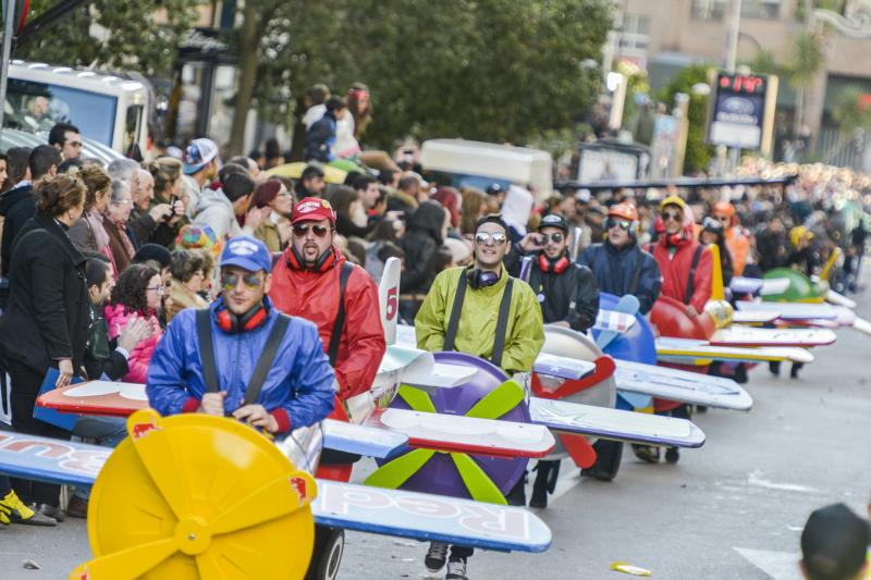 Artefactos y grupos menores en el desfile del Carnaval de Badajoz