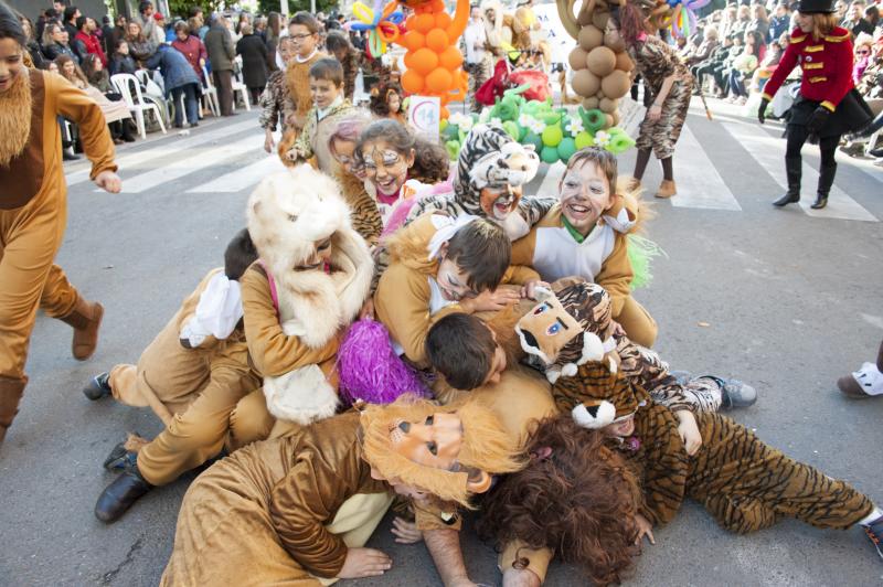 Artefactos y grupos menores en el desfile del Carnaval de Badajoz