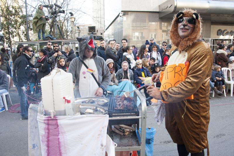 Artefactos y grupos menores en el desfile del Carnaval de Badajoz