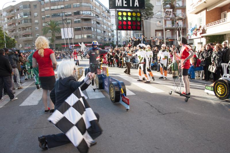 Artefactos y grupos menores en el desfile del Carnaval de Badajoz