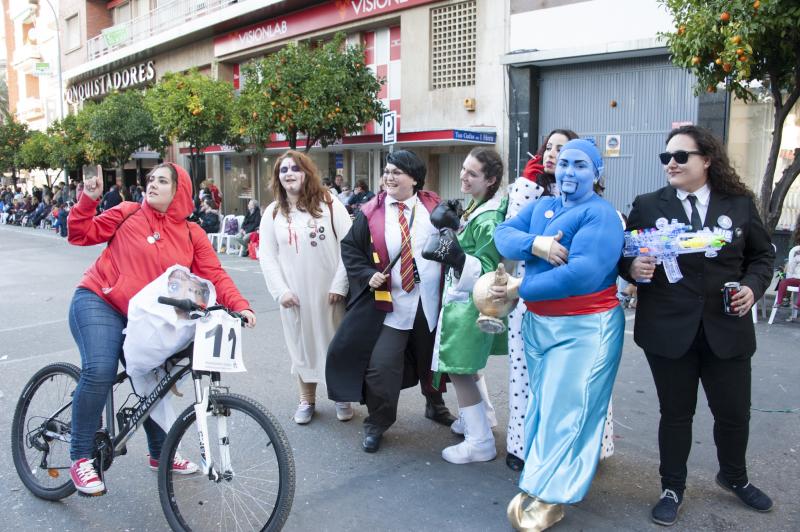 Artefactos y grupos menores en el desfile del Carnaval de Badajoz