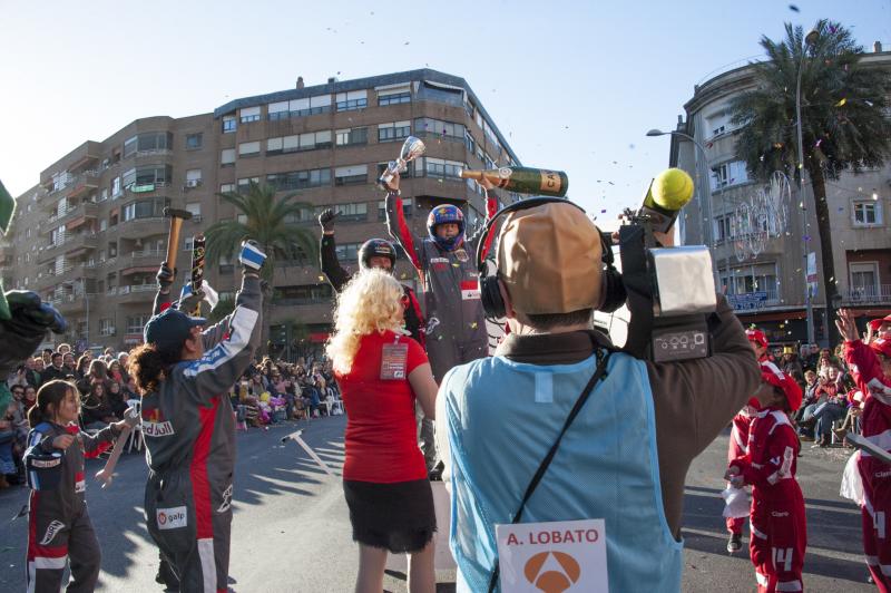 Artefactos y grupos menores en el desfile del Carnaval de Badajoz