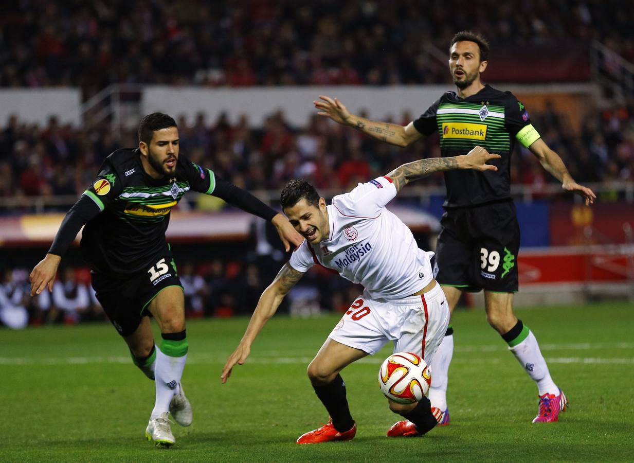 El campeón Sevilla sufre para ganar al Moenchengladbach