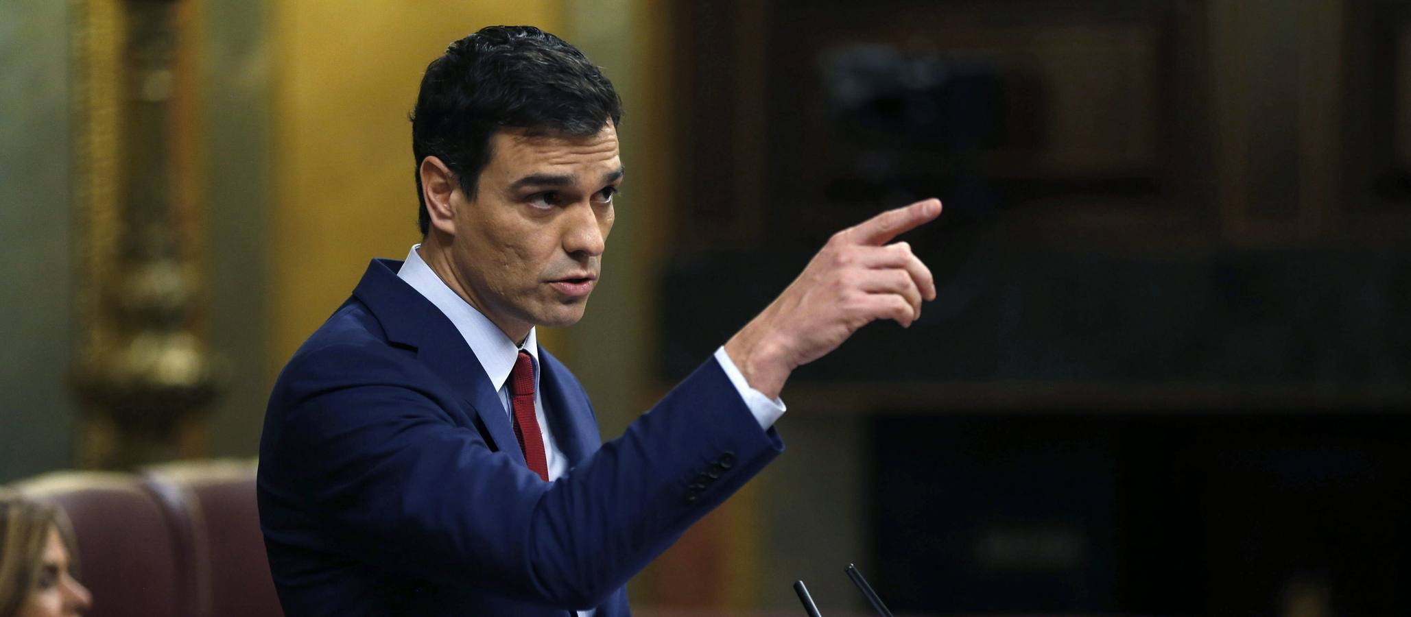 Sánchez incide en la agudización de la brecha social. El líder del PSOE ha recordado a Rajoy los SMS que envió al extesorero del PP Luis Bárcenas y ha incidido en la brecha social que ha provocado la crisis.