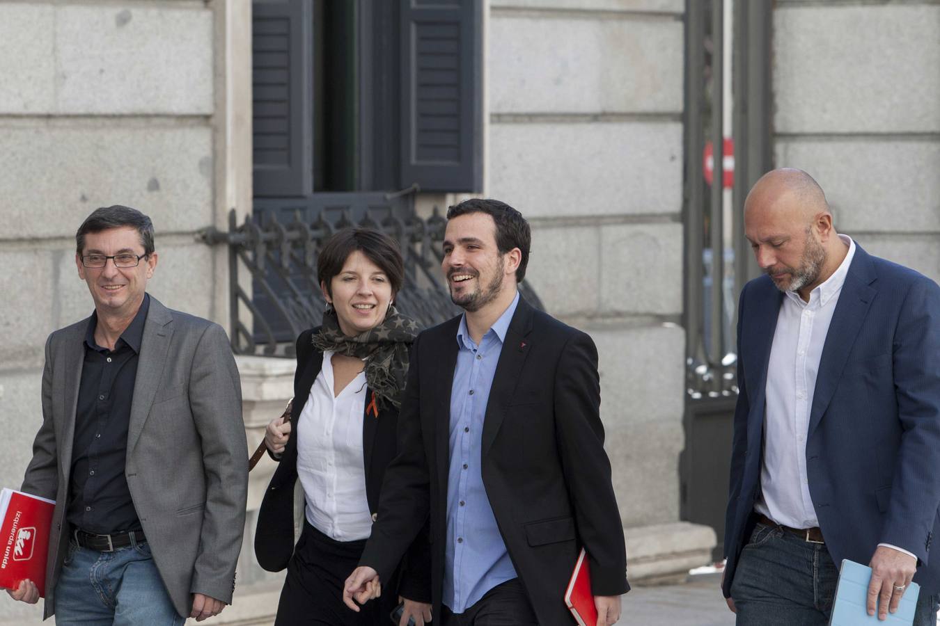 El candidato de IU a la Moncloa, Alberto Garzón, a su llegada al Congreso de los Diputados.