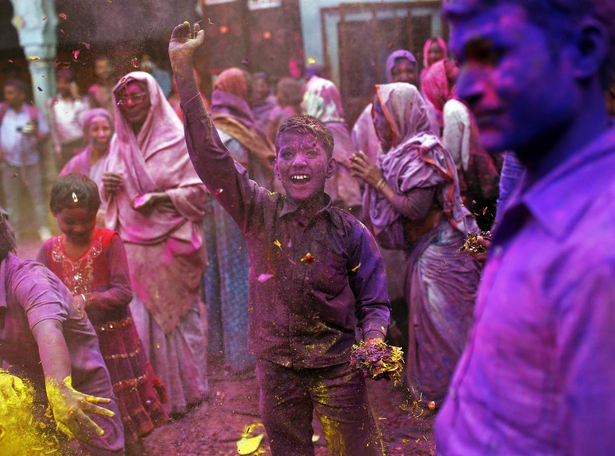 Celebraciones de Holi en Vrindavan en el estado norteño indio de Uttar Pradesh. Fotografía: Reuters / Ahmad Masood.