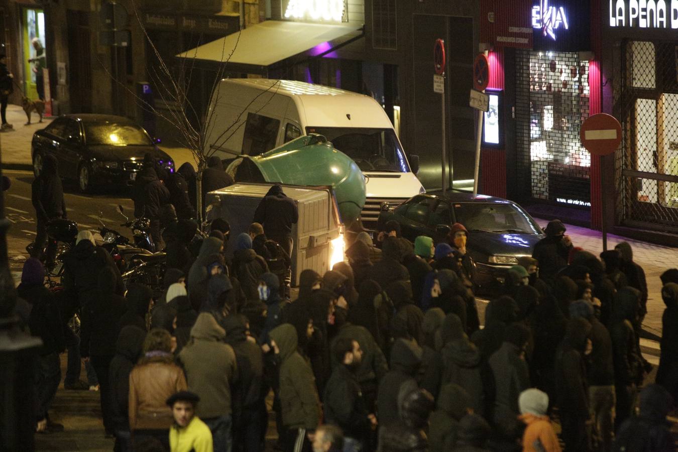 Batalla campal en Vitoria tras la manifestación en memoria de las víctimas del 3 de marzo