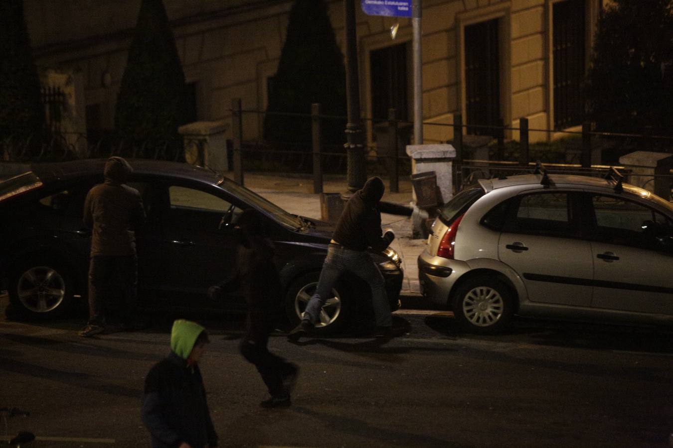 Batalla campal en Vitoria tras la manifestación en memoria de las víctimas del 3 de marzo