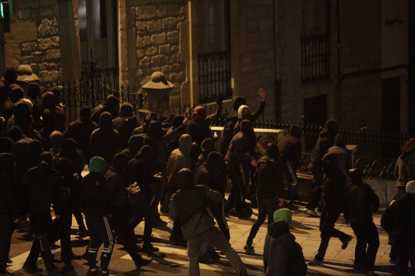 Batalla campal en Vitoria tras la manifestación en memoria de las víctimas del 3 de marzo