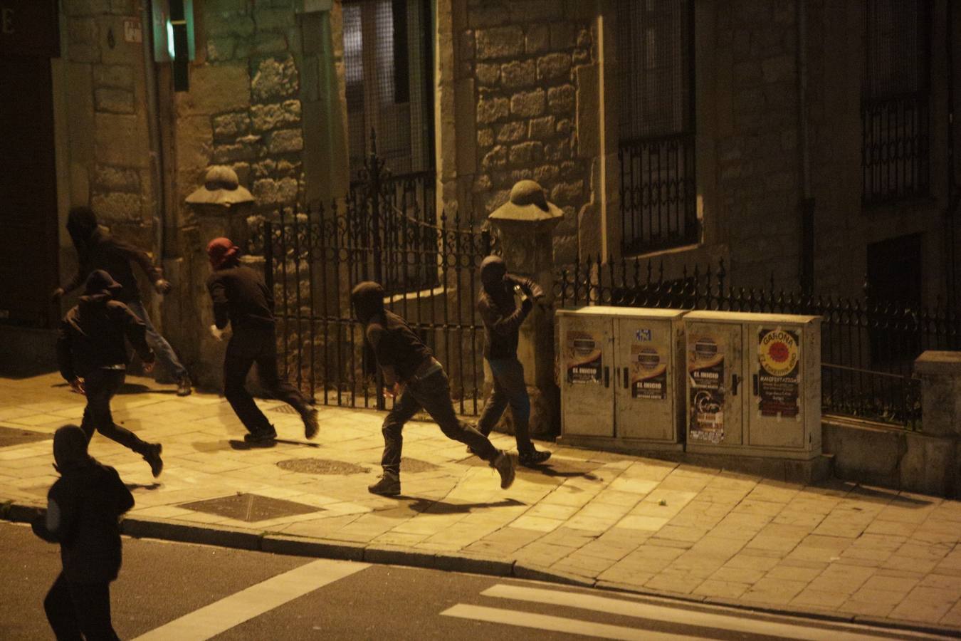 Batalla campal en Vitoria tras la manifestación en memoria de las víctimas del 3 de marzo