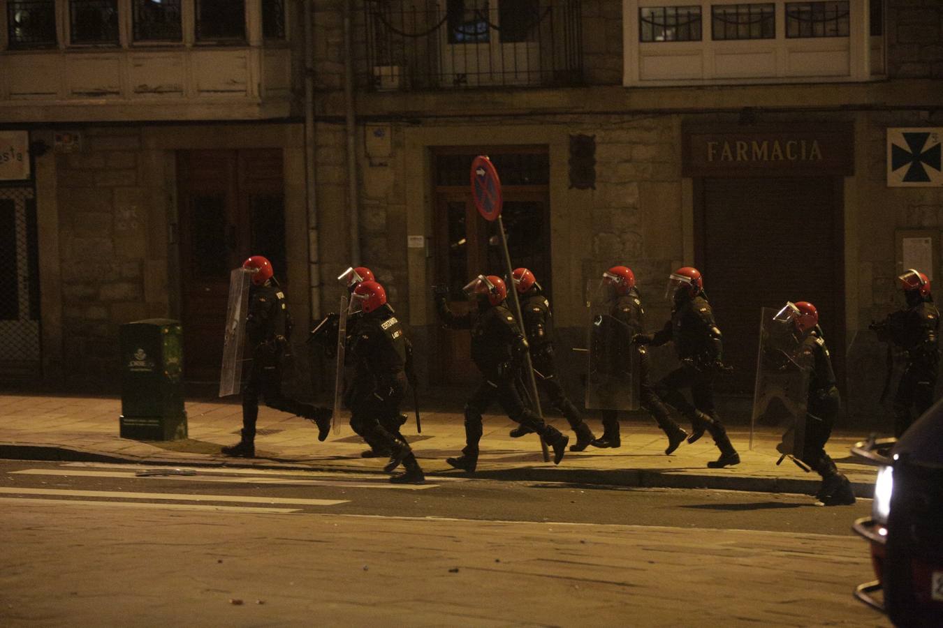 Batalla campal en Vitoria tras la manifestación en memoria de las víctimas del 3 de marzo