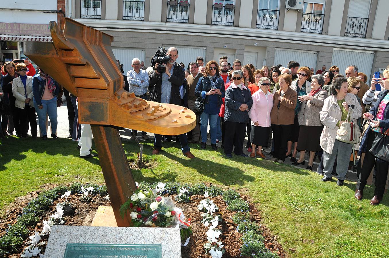 Homenaje a los fallecidos en las obras de construcción de las presa de Torrejón el Rubio