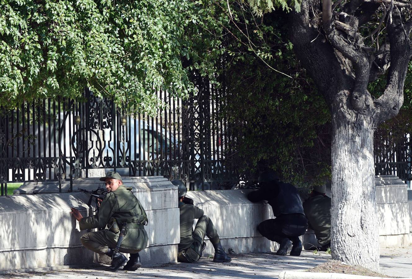 Miércoles, 18 de marzo. Un asalto con rehenes al museo Barbo, en Tunez, se salda con más de 20 muertos entre los que se encontraban 17 turistas, dos de ellos españoles. Fotografías: Agencias.