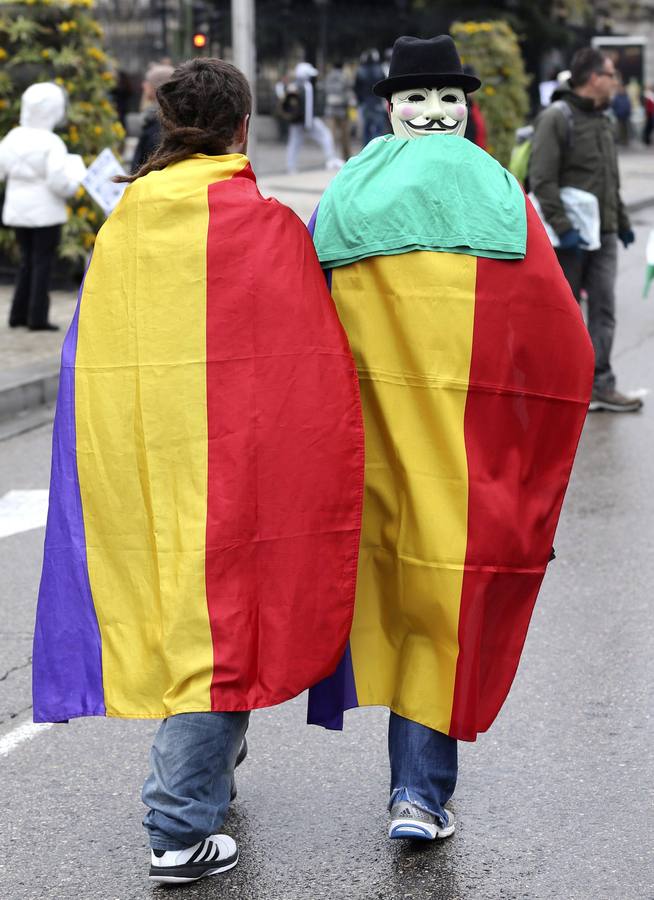 Los manifestantes se han concentrado durante la mañana y primeras horas de la tarde en barrios periféricos (también en la Puerta del Sol), según las regiones de procedencia, para dirigirse después al centro de la ciudad.