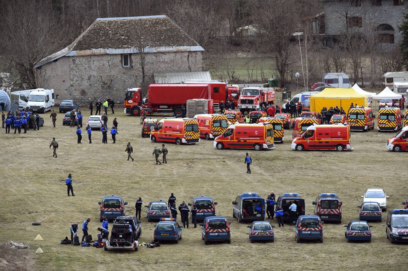 Martes, 24 de marzo. Un Airbus A320 de la compañía Germanwings, en el que viajaban 150 personas se estrella en los Alpes Haute Provence, en el sur de Francia. El avión procedente de Barcelona viajaba a Dusseldorf. Fotografías: Agencias.