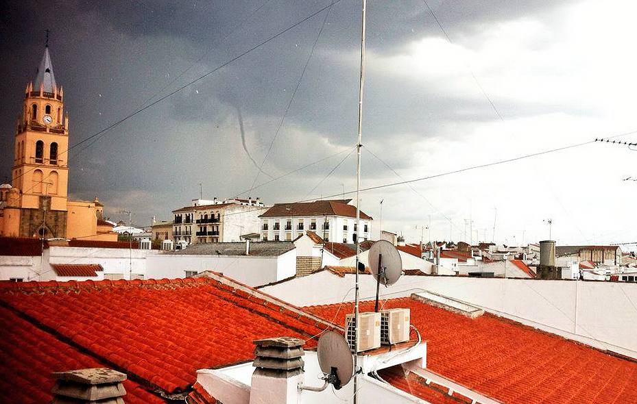 Imagen de la amenaza de tornado en Villafranca de los Barros